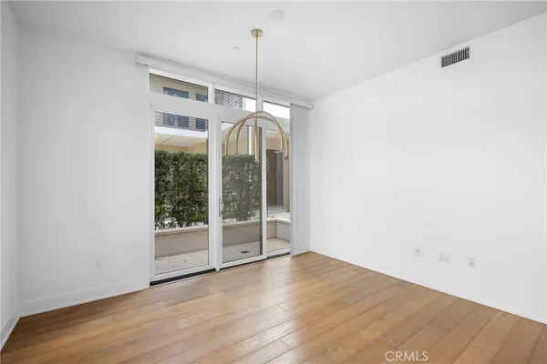 $4,000 | 125 Hurlbut Street, Unit 108, Pasadena, CA 91105