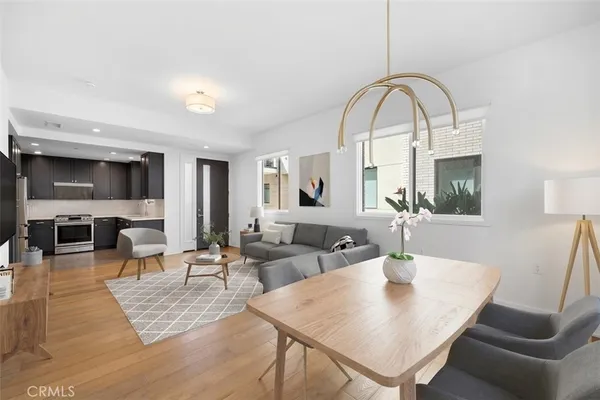 $4,000 | 125 Hurlbut Street, Unit 108, Pasadena, CA 91105