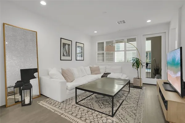 $823,000 | 318 Bridgewater Way, Unit 7, Gardena, CA 90247