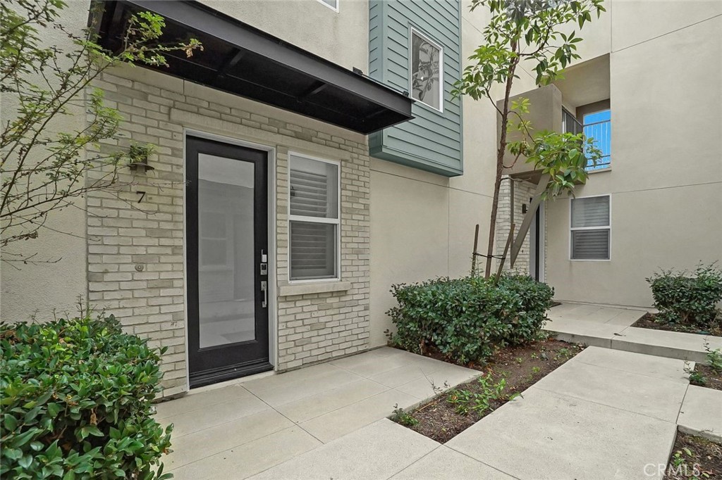 318 Bridgewater Way, Unit 7 Gardena, CA 90247 - Photo 2 of 21