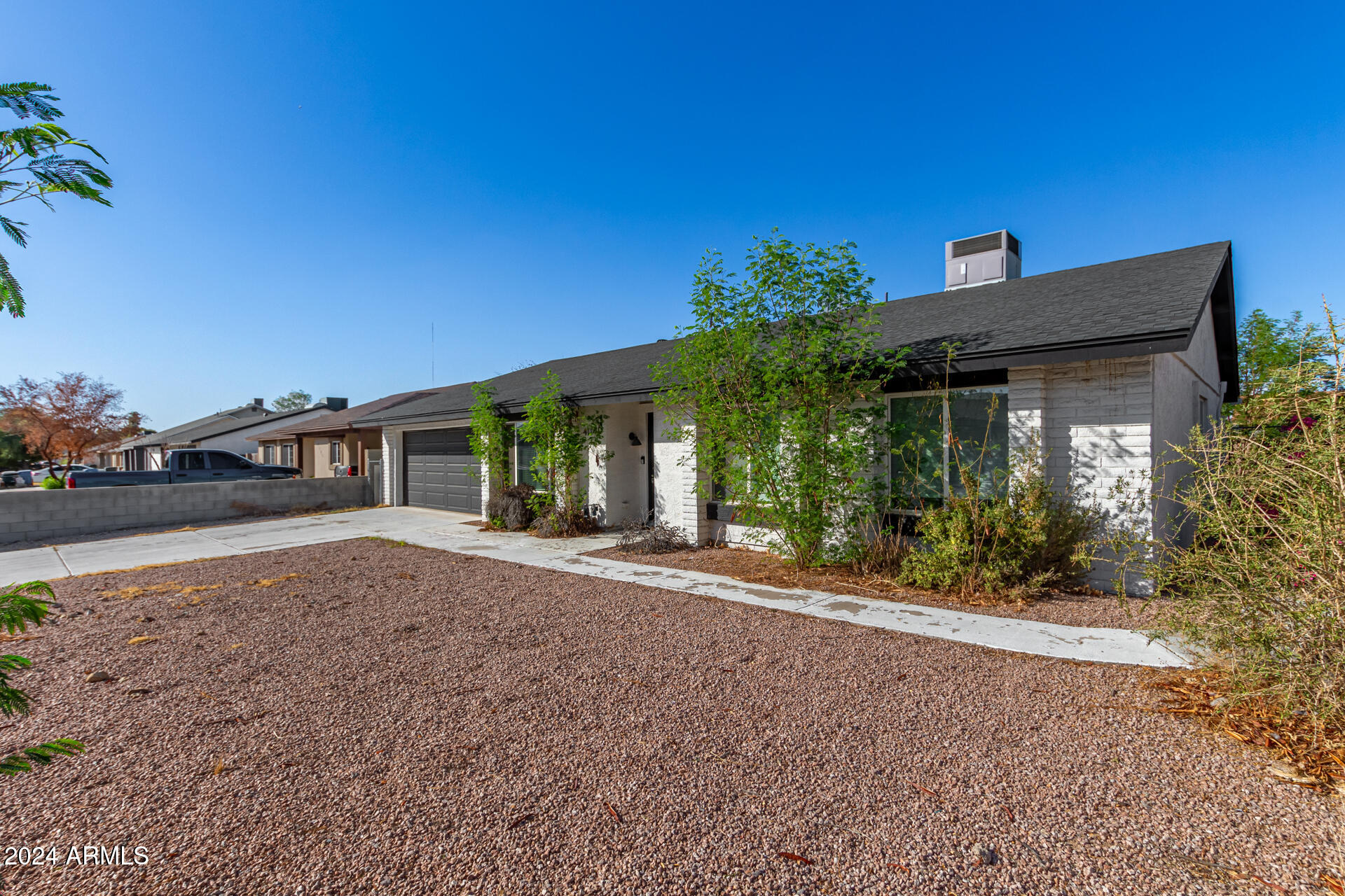 4114 East Apollo Road Phoenix, AZ 85042 - Photo 4 of 34 04 - Apollo