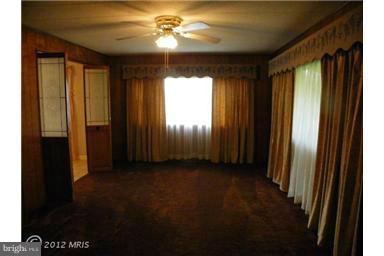 11434 Keymar Road Woodsboro, MD 21798 - Photo 2 of 6 Living Room