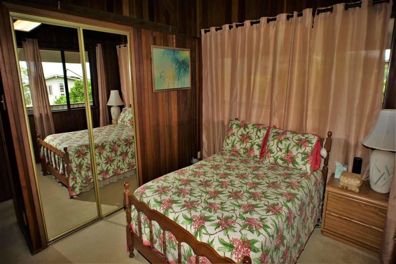 26 Manu Street Kula, HI 96790 - Photo 17 of 30 a bedroom with a bed and a dresser
