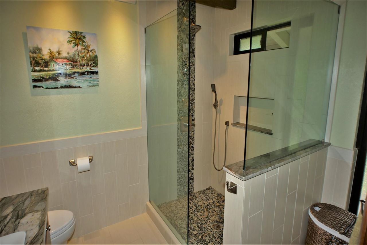 26 Manu Street Kula, HI 96790 - Photo 18 of 30 a bathroom with a toilet sink and shower