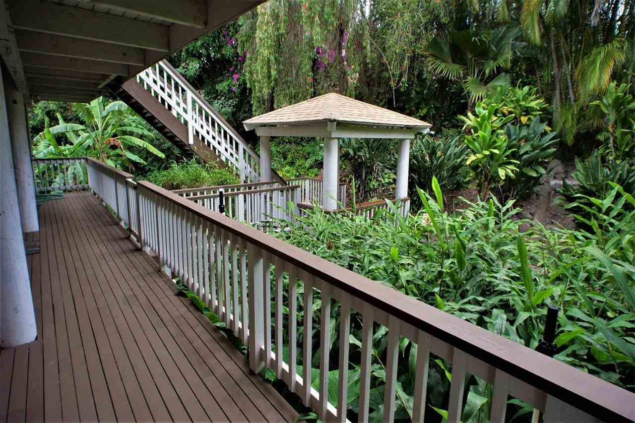 26 Manu Street Kula, HI 96790 - Photo 23 of 30 a view of a table and chairs in patio with wooden fence