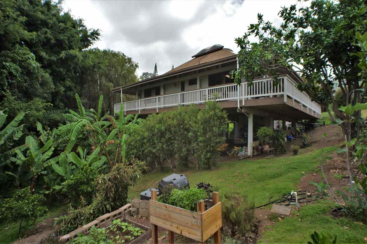 26 Manu Street Kula, HI 96790 - Photo 27 of 30 a backyard of a house with lots of green space