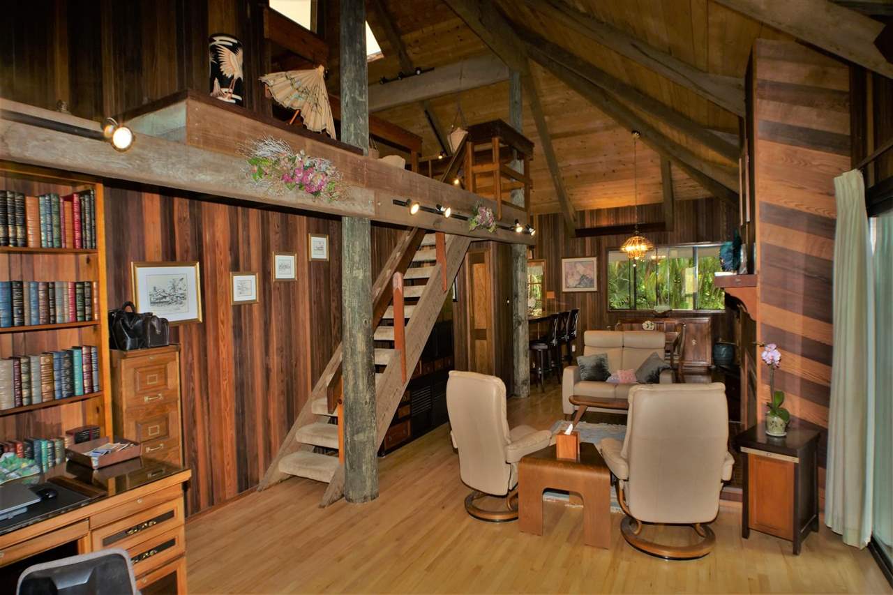 26 Manu Street Kula, HI 96790 - Photo 5 of 30 a view of a room with gym equipment