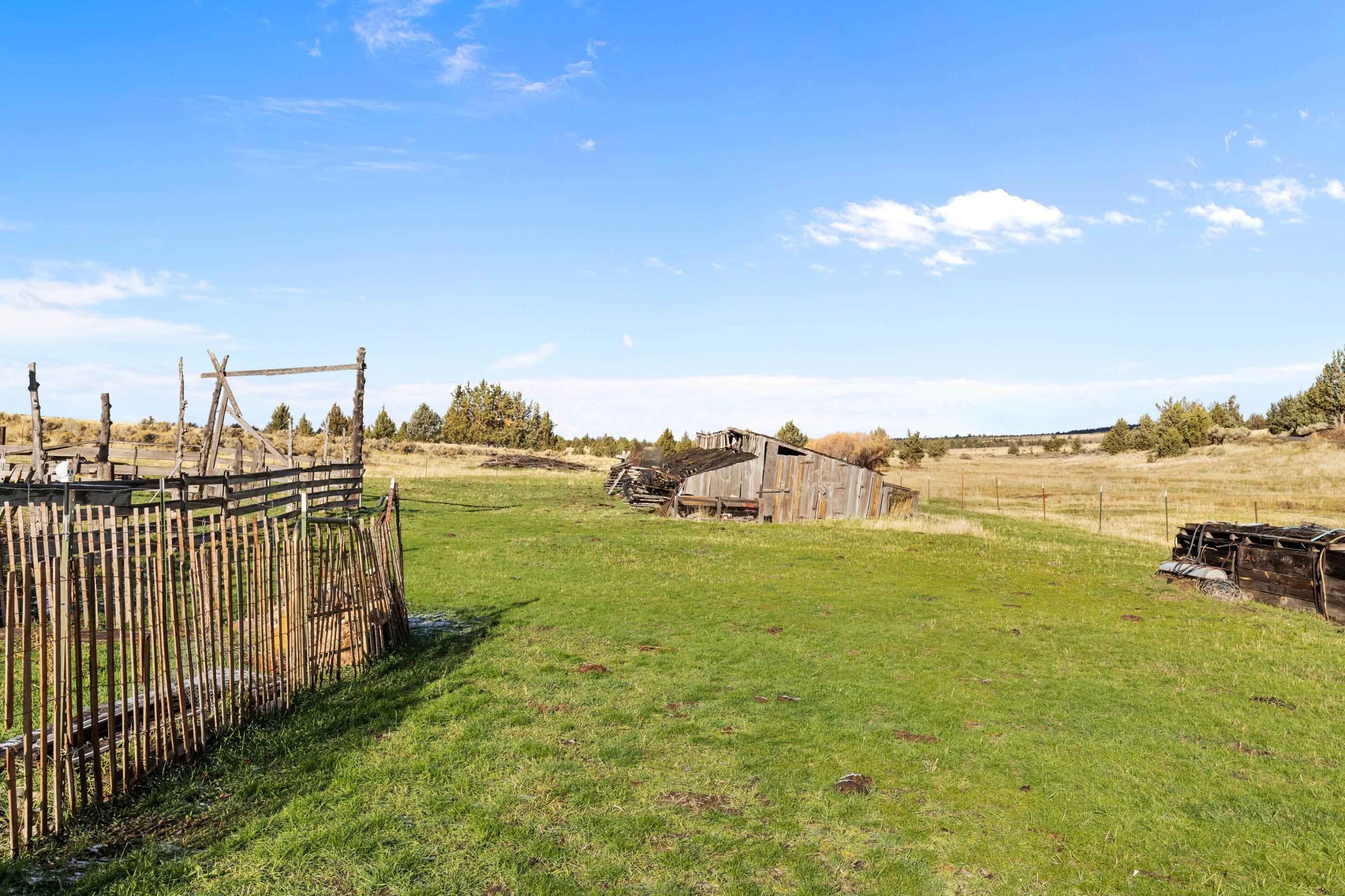 8225 Southeast Ramms Road Madras, OR 97741 - Photo 11 of 35 _31A5694JennMontoyaPhotography