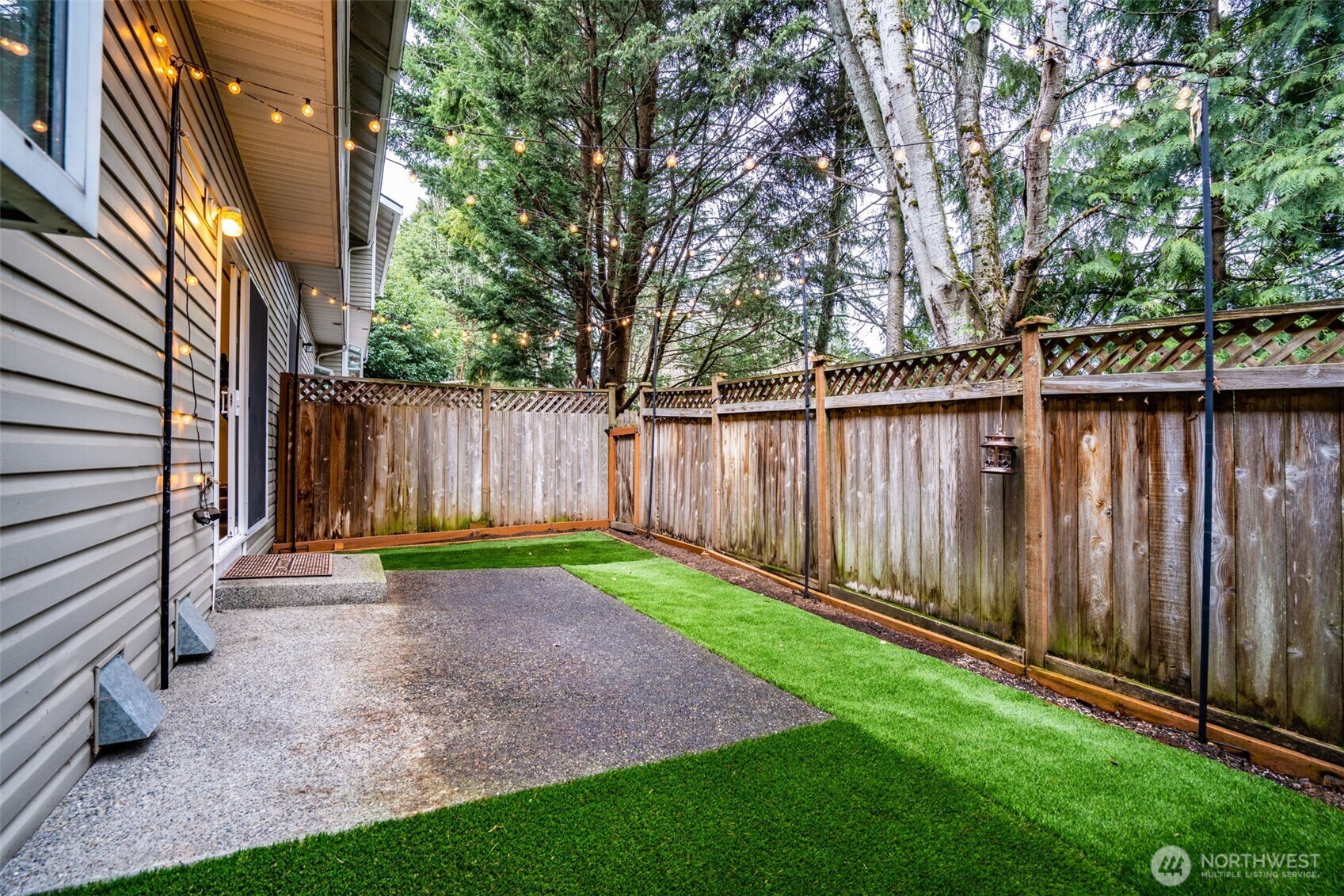 14503 Simonds Road Northeast, Unit C Kirkland, WA 98034 - Photo 27 of 29 a view of small yard with wooden fence
