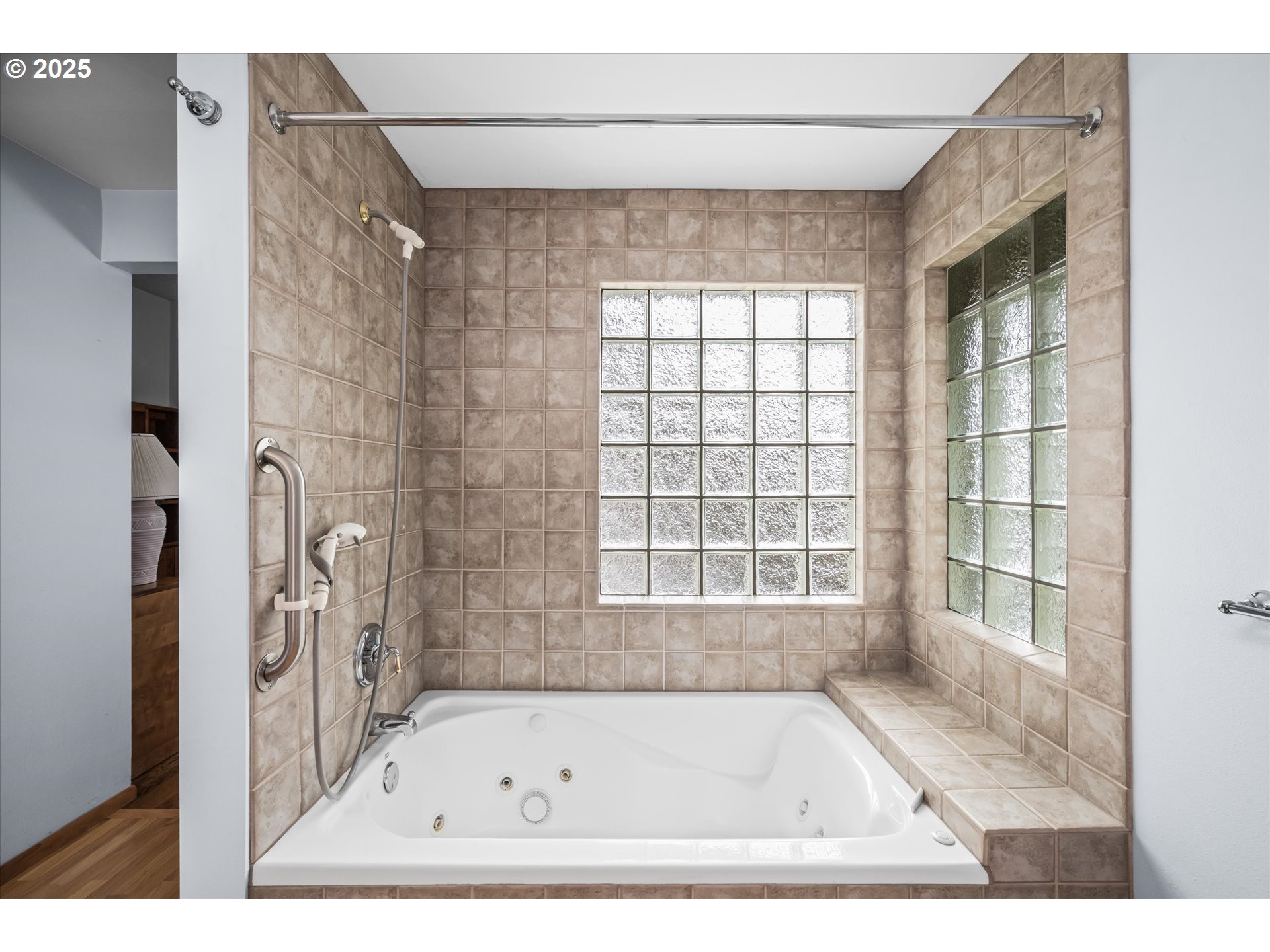 35012 McKenzie View Drive Springfield, OR 97478 - Photo 12 of 47 a bathroom with a bathtub and a shower