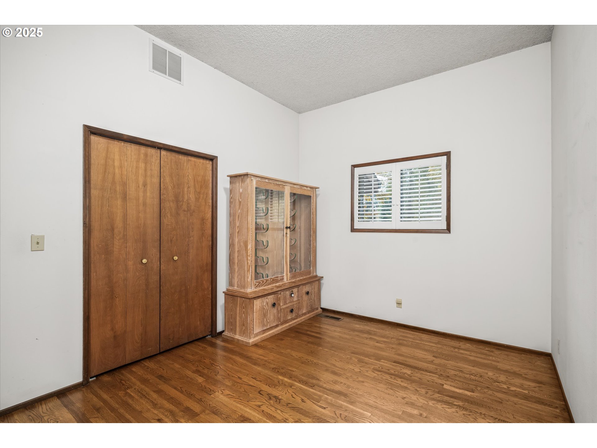 35012 McKenzie View Drive Springfield, OR 97478 - Photo 14 of 47 a view of an empty room with wooden floor and a window