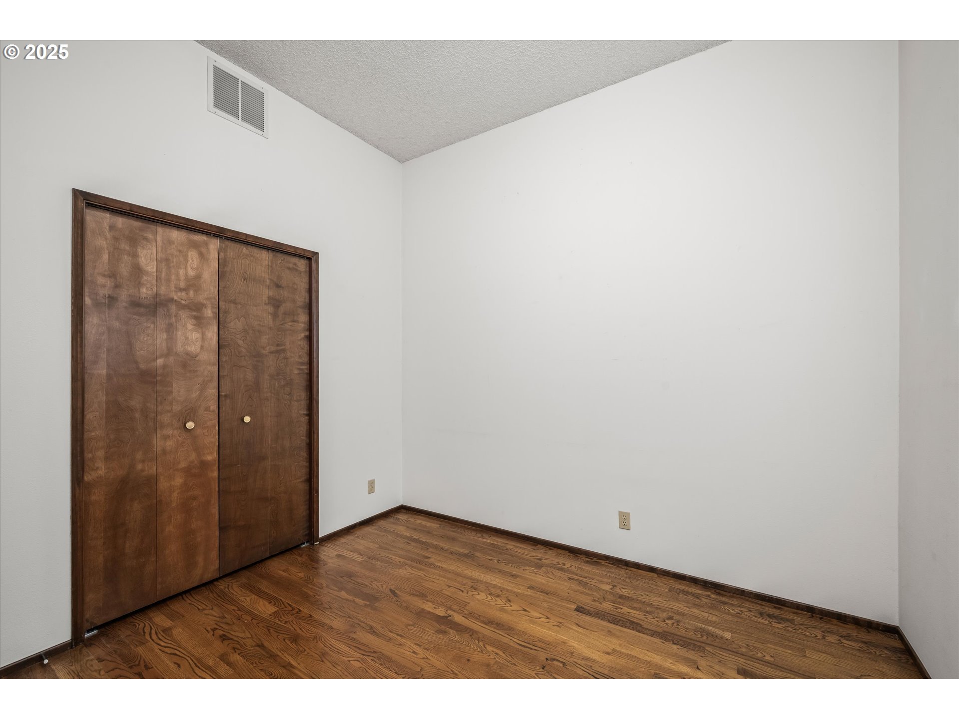 35012 McKenzie View Drive Springfield, OR 97478 - Photo 15 of 47 a view of an empty room