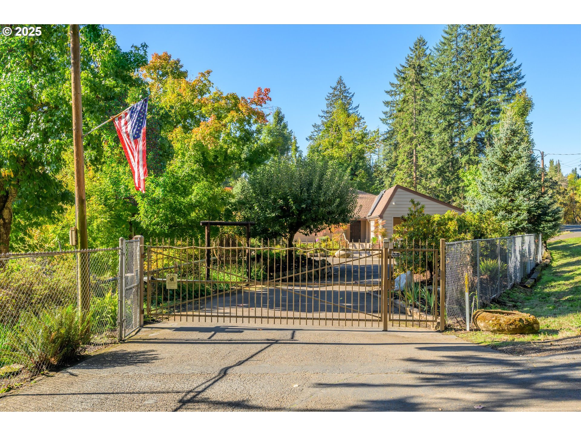 35012 McKenzie View Drive Springfield, OR 97478 - Photo 2 of 47 a view of a wrought iron fence