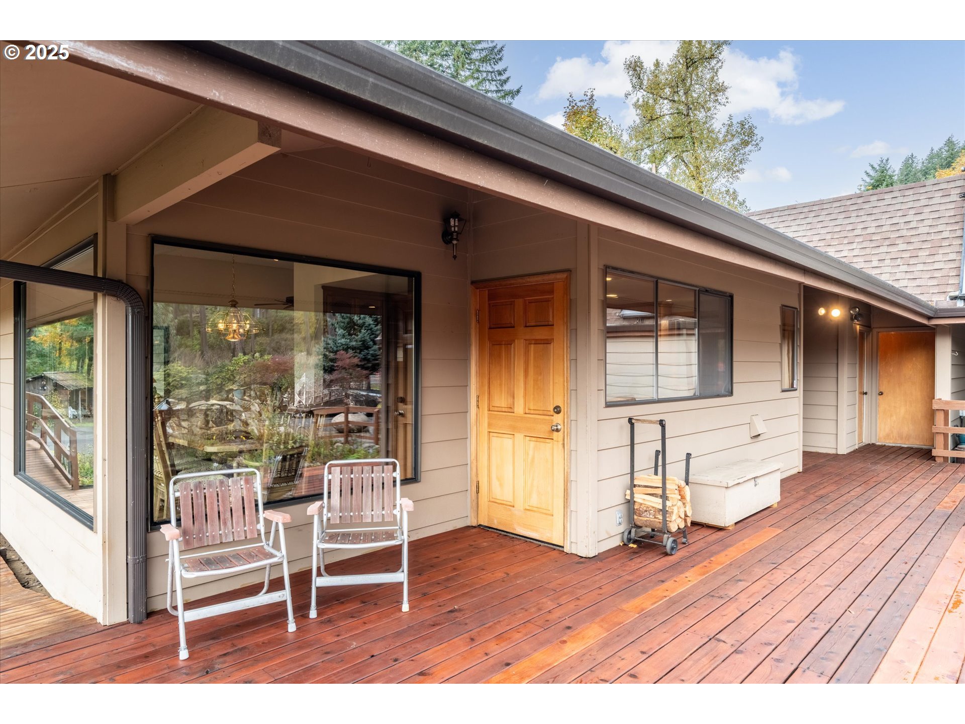 35012 McKenzie View Drive Springfield, OR 97478 - Photo 35 of 47 a balcony with table and chairs