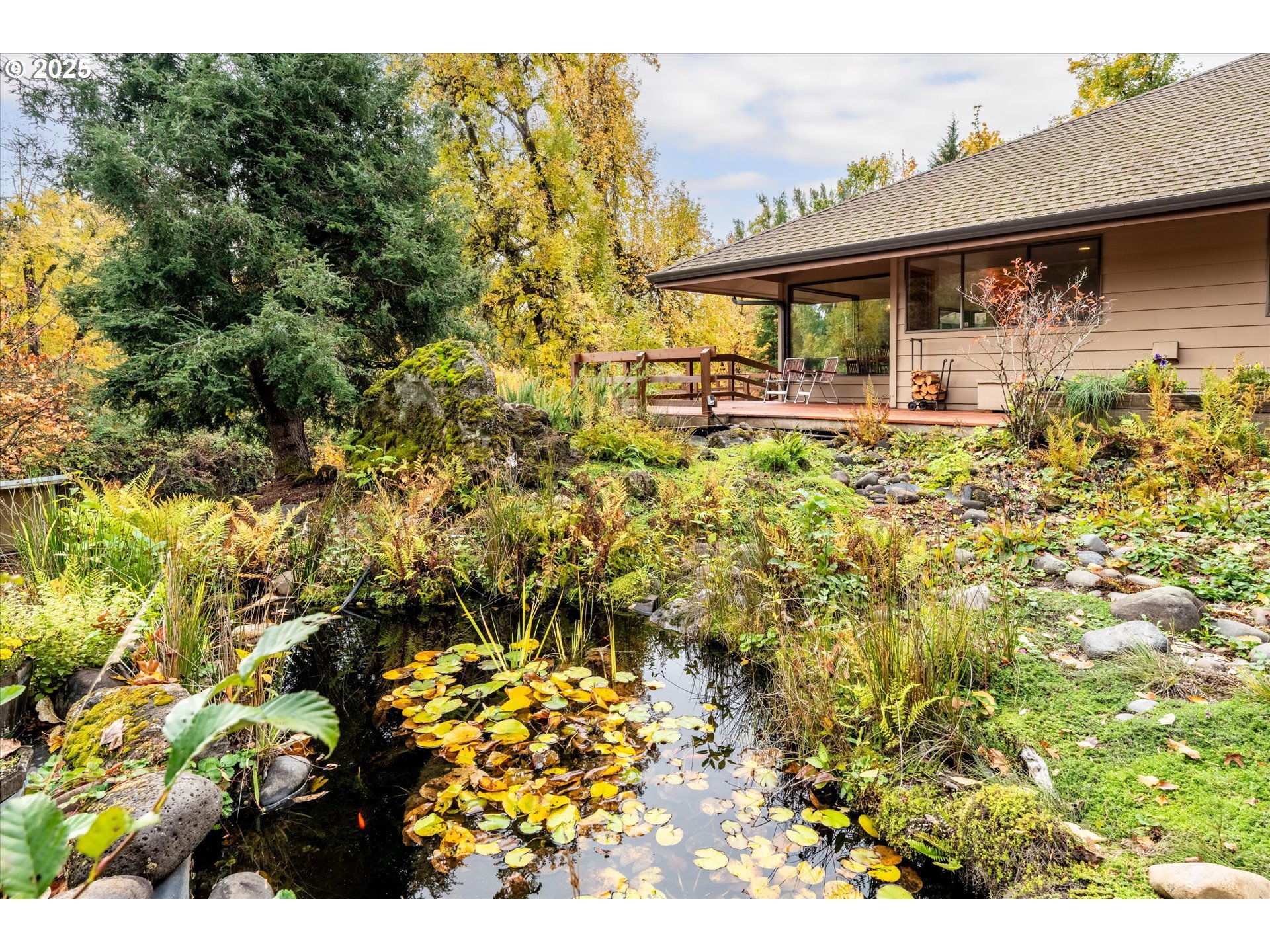 35012 McKenzie View Drive Springfield, OR 97478 - Photo 36 of 47 a view of outdoor space with garden