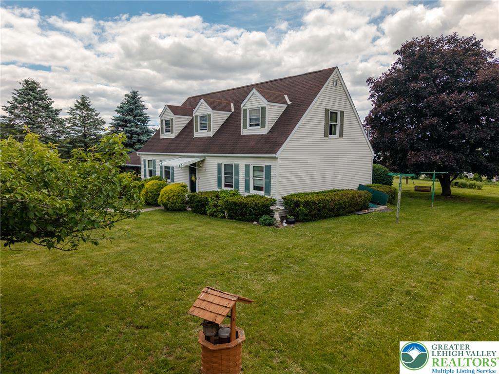 40 Locke Heights Road Bangor, PA 18013 - Photo 2 of 28 A well-maintained dwelling, featuring crisp siding, manicured hedges, and mature trees for a picturesque setting.
