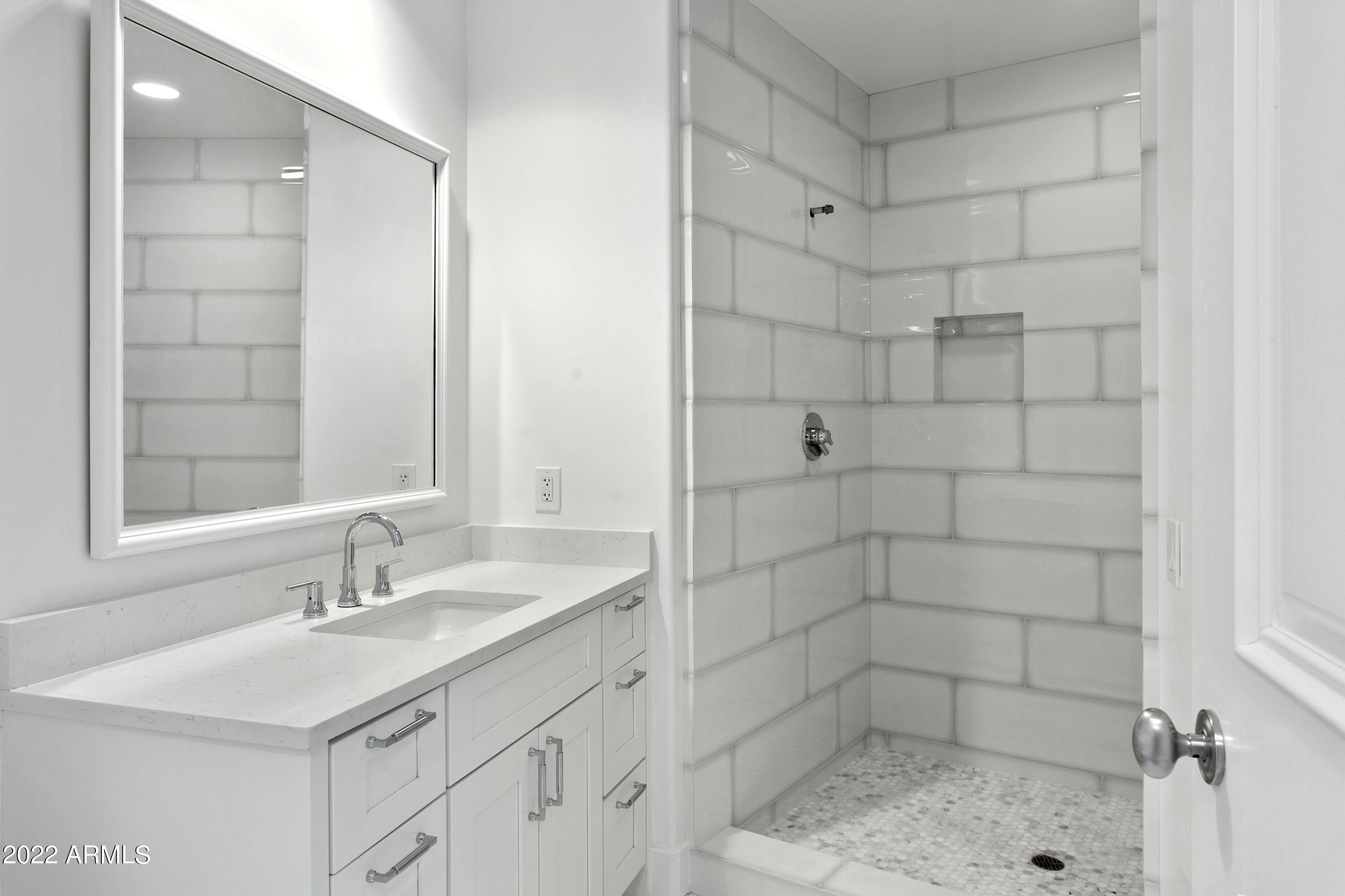 2211 East Camelback Road, Unit 602 Phoenix, AZ 85016 - Photo 21 of 36 2nd Bathroom