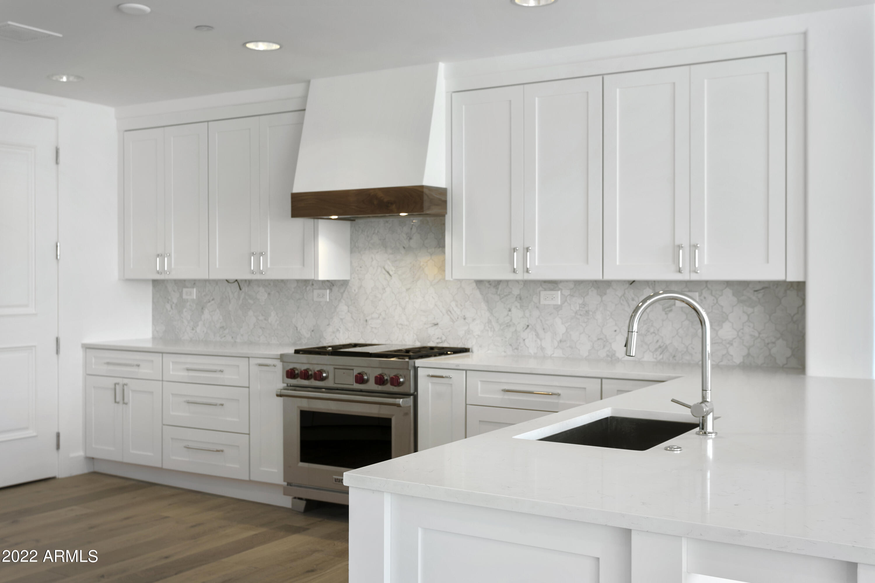 2211 East Camelback Road, Unit 602 Phoenix, AZ 85016 - Photo 4 of 36 Kitchen