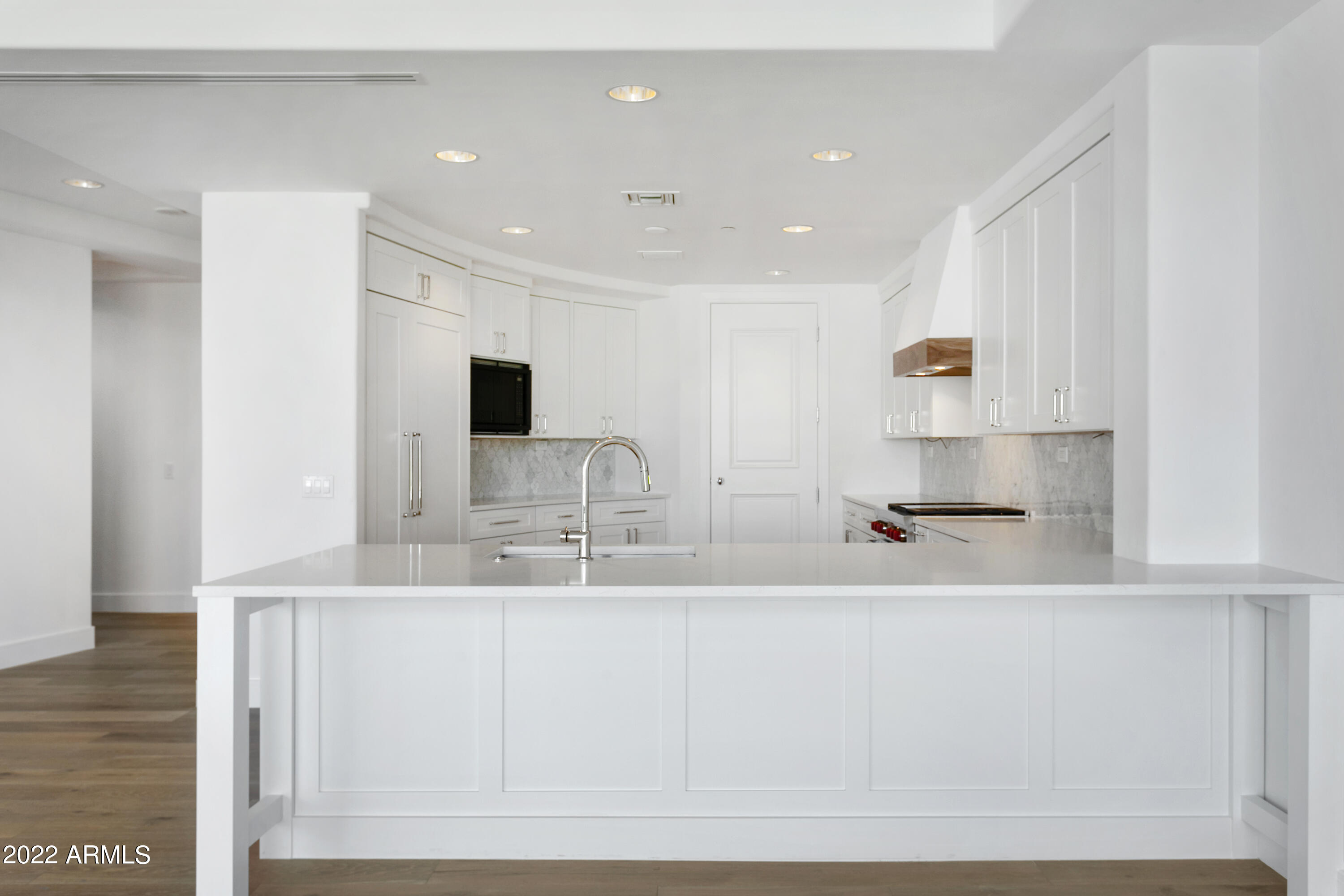 2211 East Camelback Road, Unit 602 Phoenix, AZ 85016 - Photo 5 of 36 Kitchen