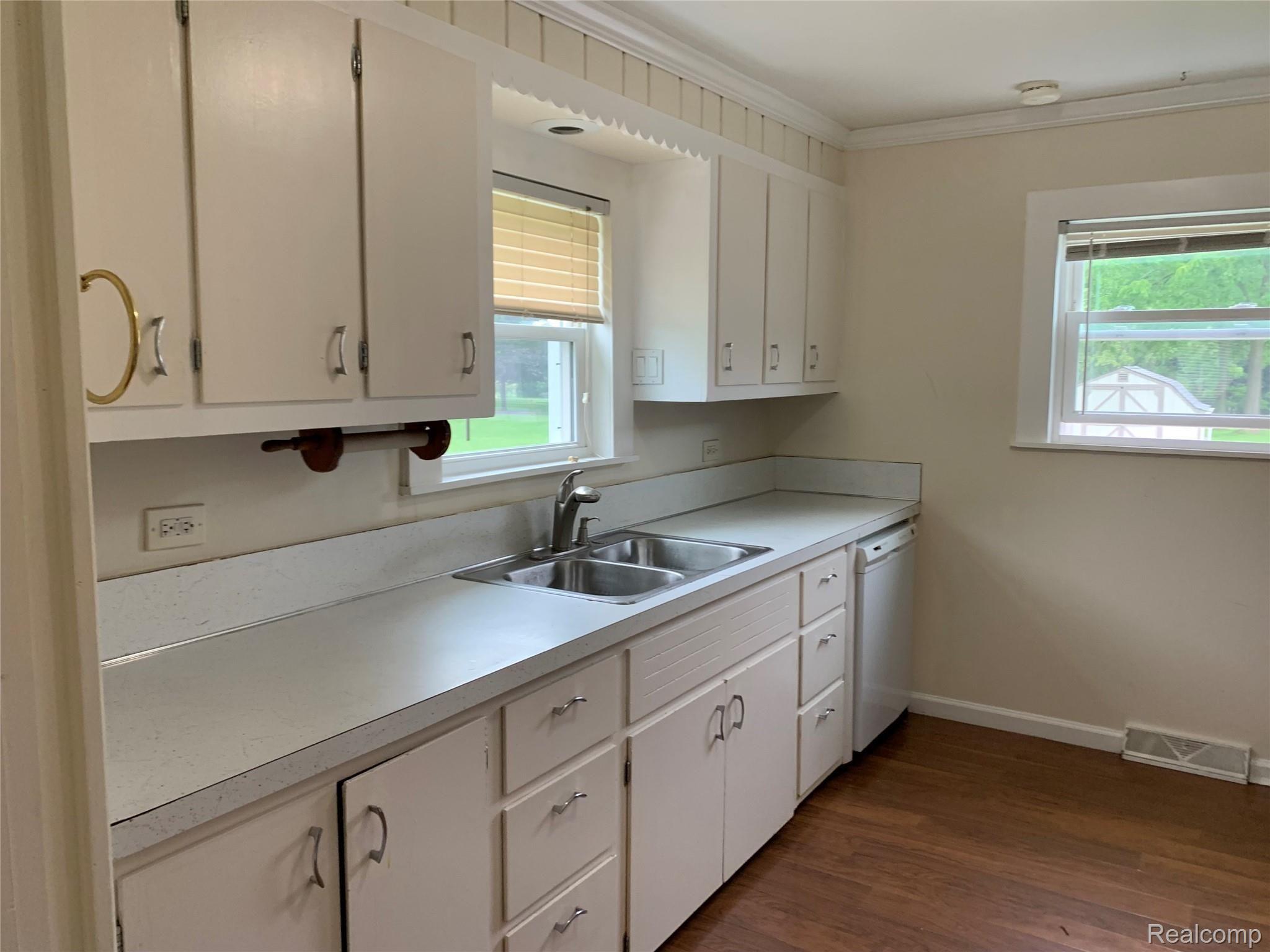 1090 Princeton Avenue Rochester, MI 48307 - Photo 4 of 20 IMG-3296.jpg