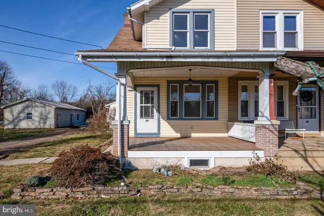 $284,900 | 202 Water Street, Oley, PA 19547