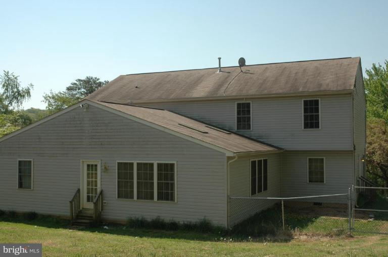 19239 Fuller Heights Road Triangle, VA 22172 - Photo 3 of 20 Back yard
