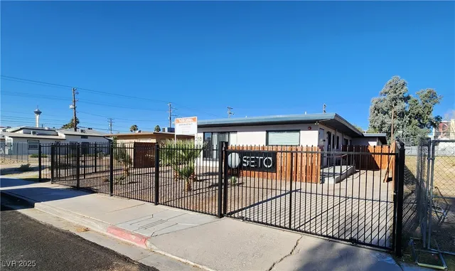 $895 | 218 South 11th Street, Unit 3, Las Vegas, NV 89101