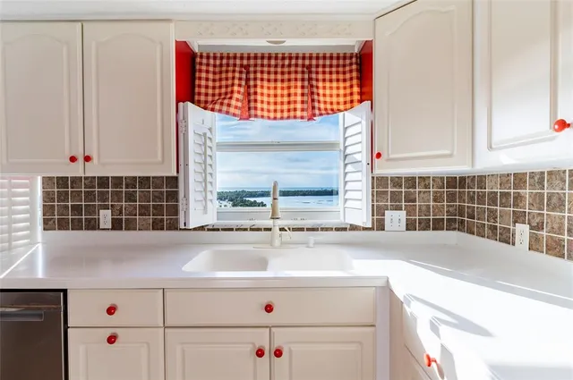 a view of utility room with washer and dryer