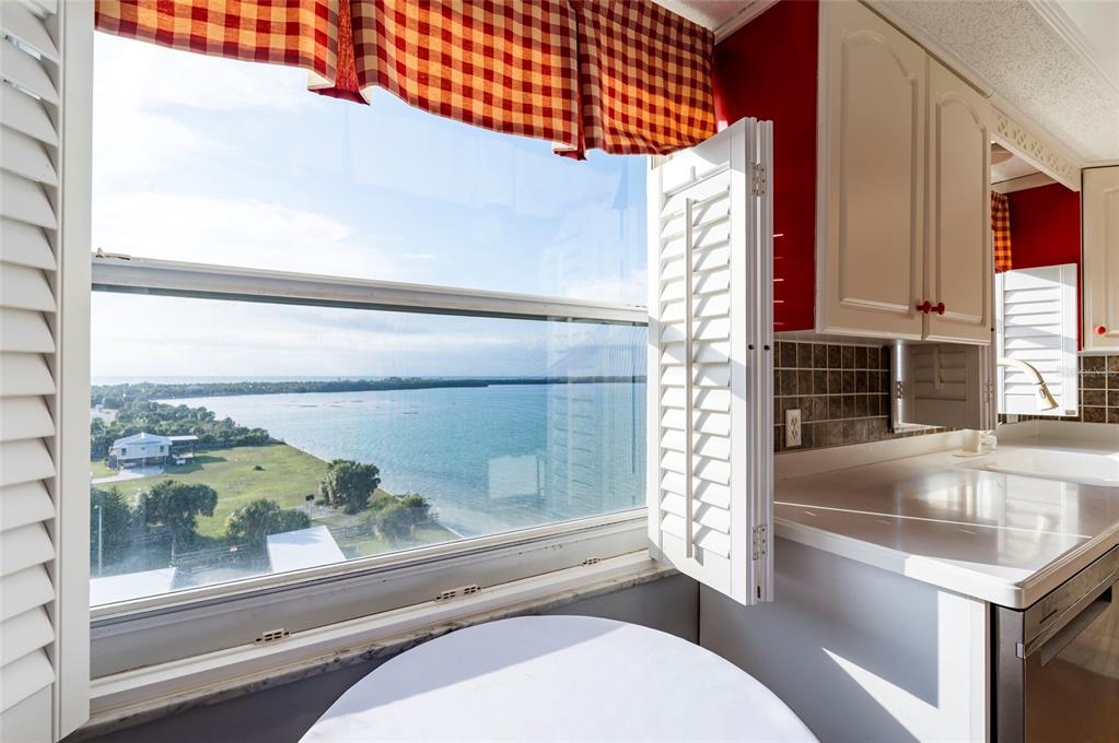 9 Haig Place, Unit 801 Dunedin, FL 34698 - Photo 20 of 36 a bathroom with a bathtub and shower