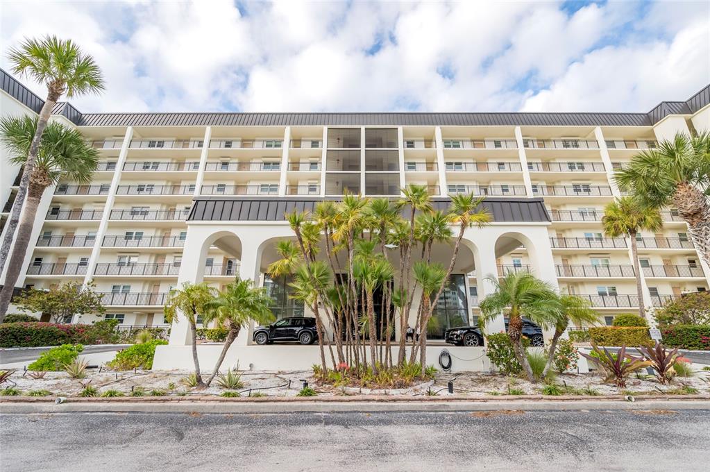9 Haig Place, Unit 801 Dunedin, FL 34698 - Photo 9 of 36 a front view of a building