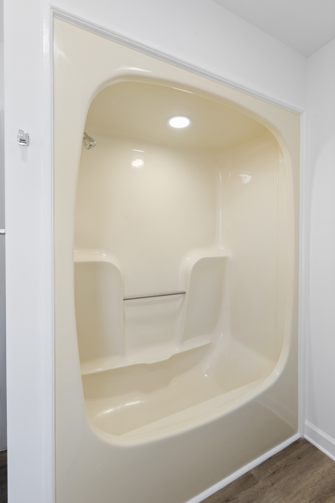 654 West Main Street Hohenwald, TN 38462 - Photo 13 of 33 a close view of tub