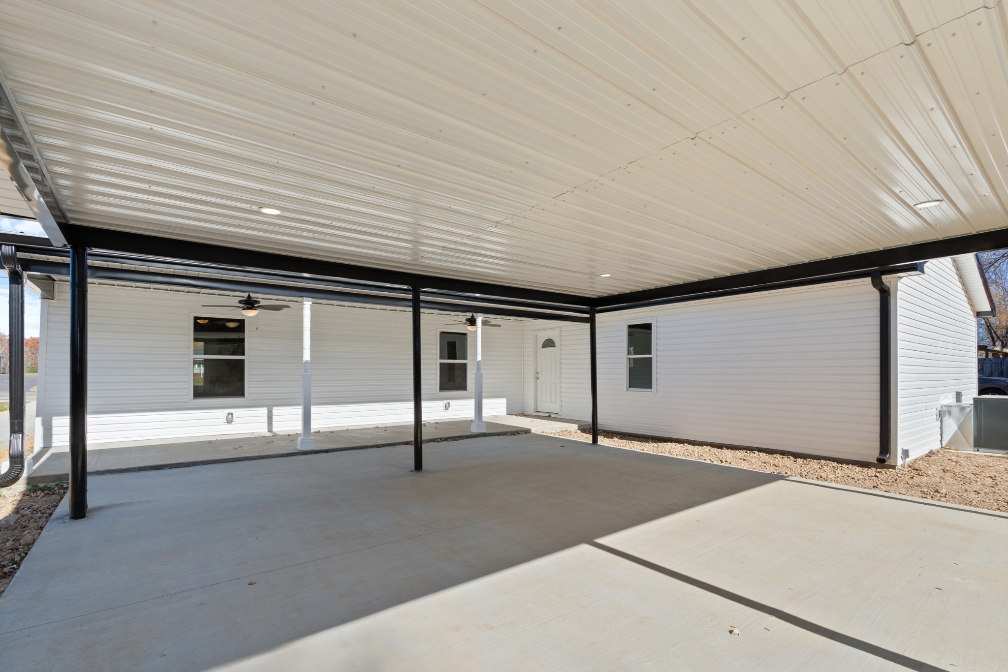 654 West Main Street Hohenwald, TN 38462 - Photo 9 of 33 a view of an empty room