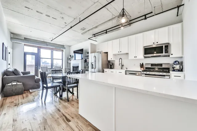 $3,300 | 6 South Laflin Street, Unit 709, Chicago, IL 60607