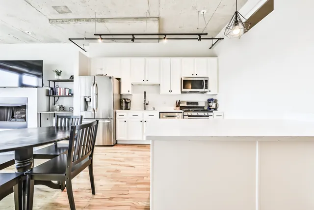 $3,300 | 6 South Laflin Street, Unit 709, Chicago, IL 60607