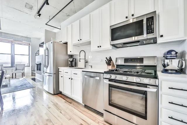 $3,300 | 6 South Laflin Street, Unit 709, Chicago, IL 60607