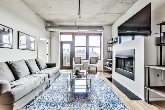 $3,300 | 6 South Laflin Street, Unit 709, Chicago, IL 60607