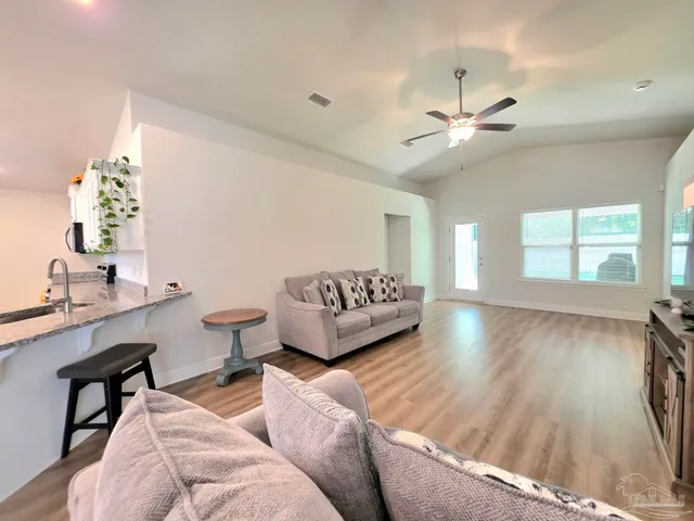 $2,250 | 1813 Leigh Loop, Cantonment, FL 32533