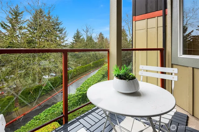 $390,000 | 11058 Northeast 33rd Place, Unit D3, Bellevue, WA 98004