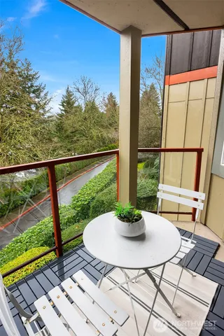$390,000 | 11058 Northeast 33rd Place, Unit D3, Bellevue, WA 98004