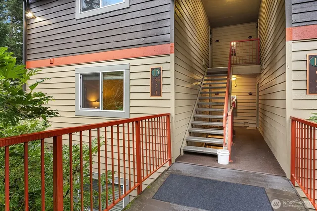 $390,000 | 11058 Northeast 33rd Place, Unit D3, Bellevue, WA 98004