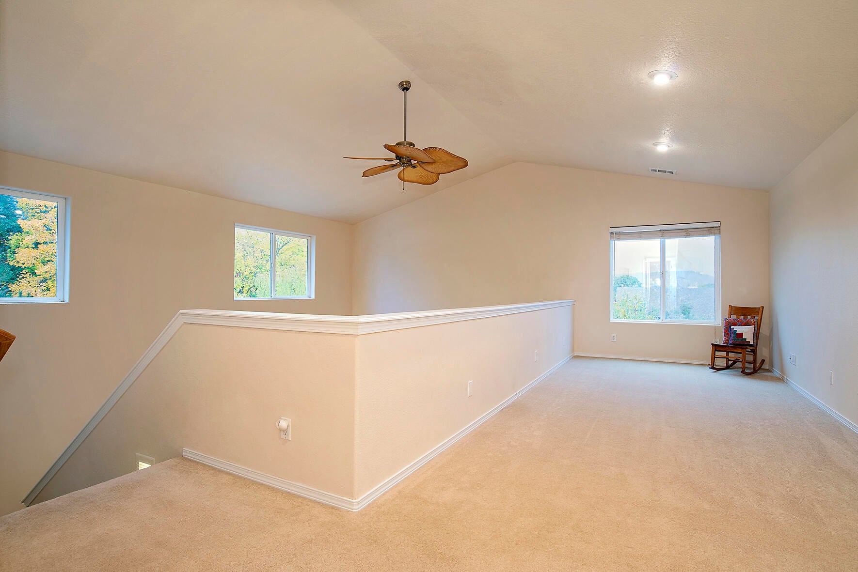 646 Raven Road Central Point, OR 97502 - Photo 57 of 74 Loft