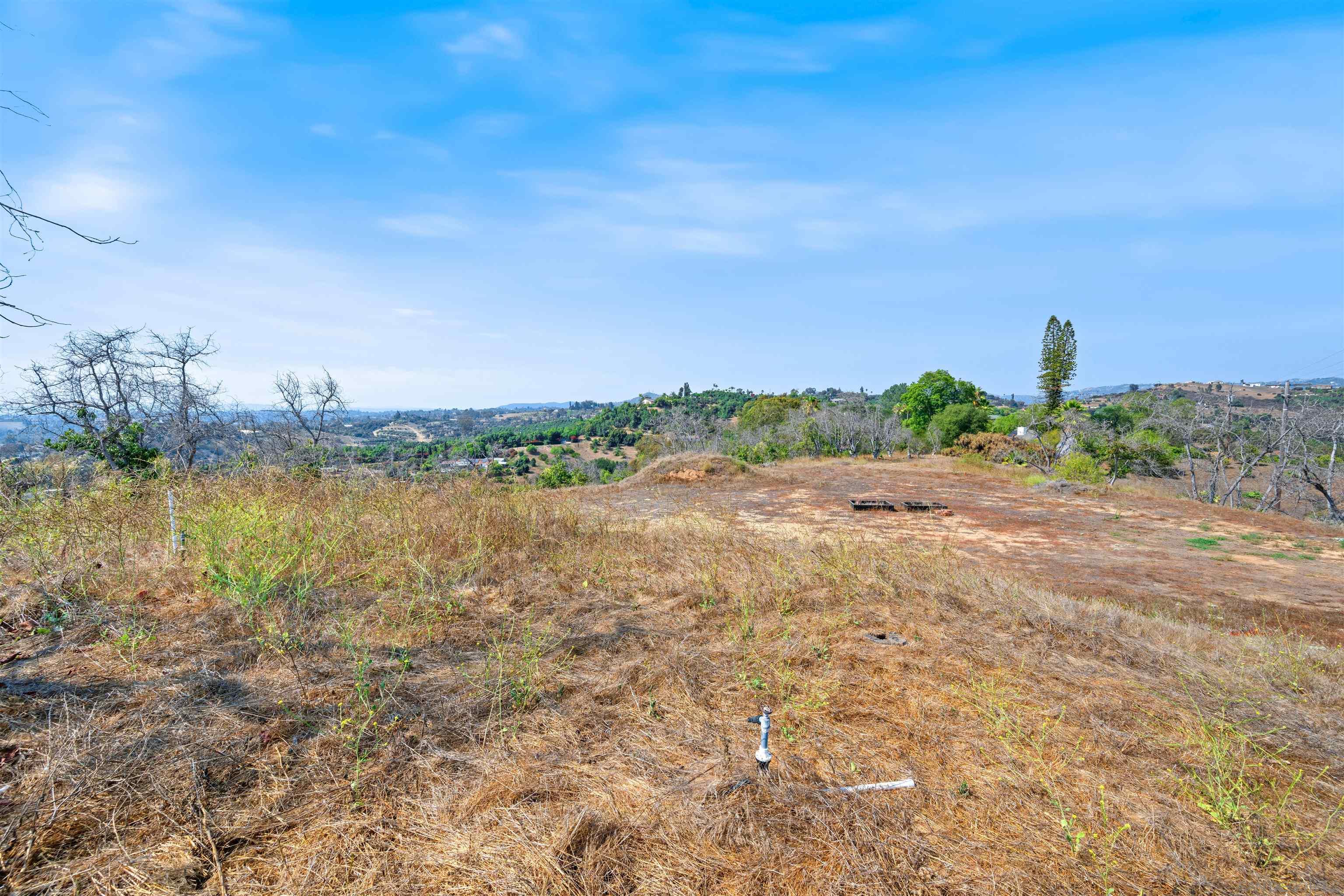 3240 Vía Del Cielo Fallbrook, CA 92028 - Photo 21 of 23 a view of a lake with a city