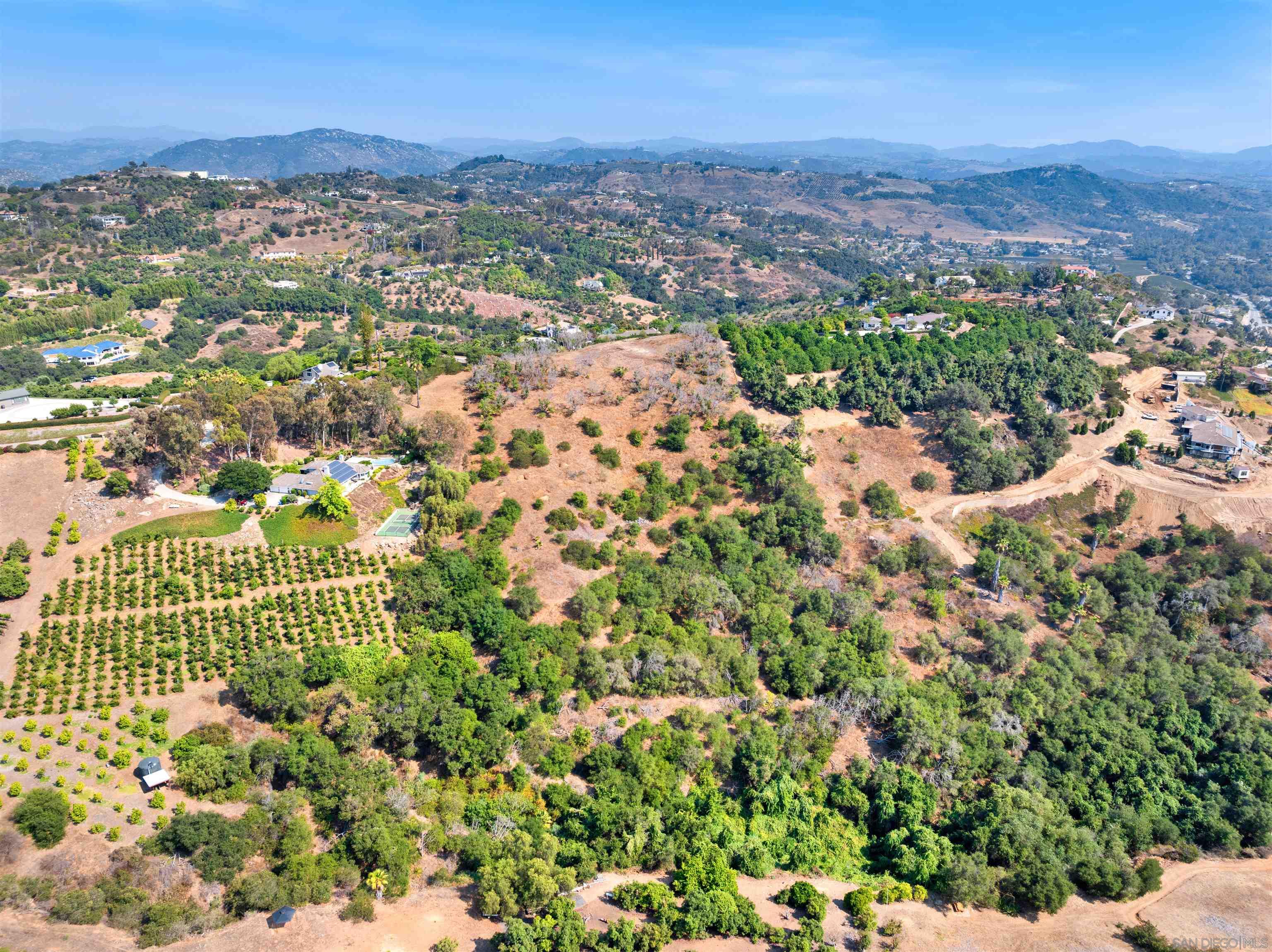 3240 Vía Del Cielo Fallbrook, CA 92028 - Photo 5 of 23