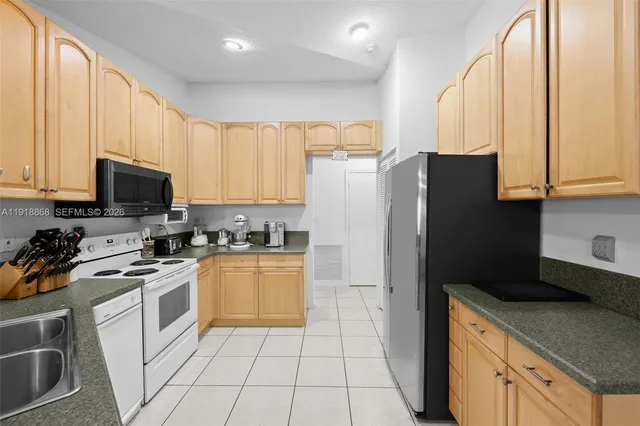 $700,000 | 4201 Southwest 78th Drive, Davie, FL 33328