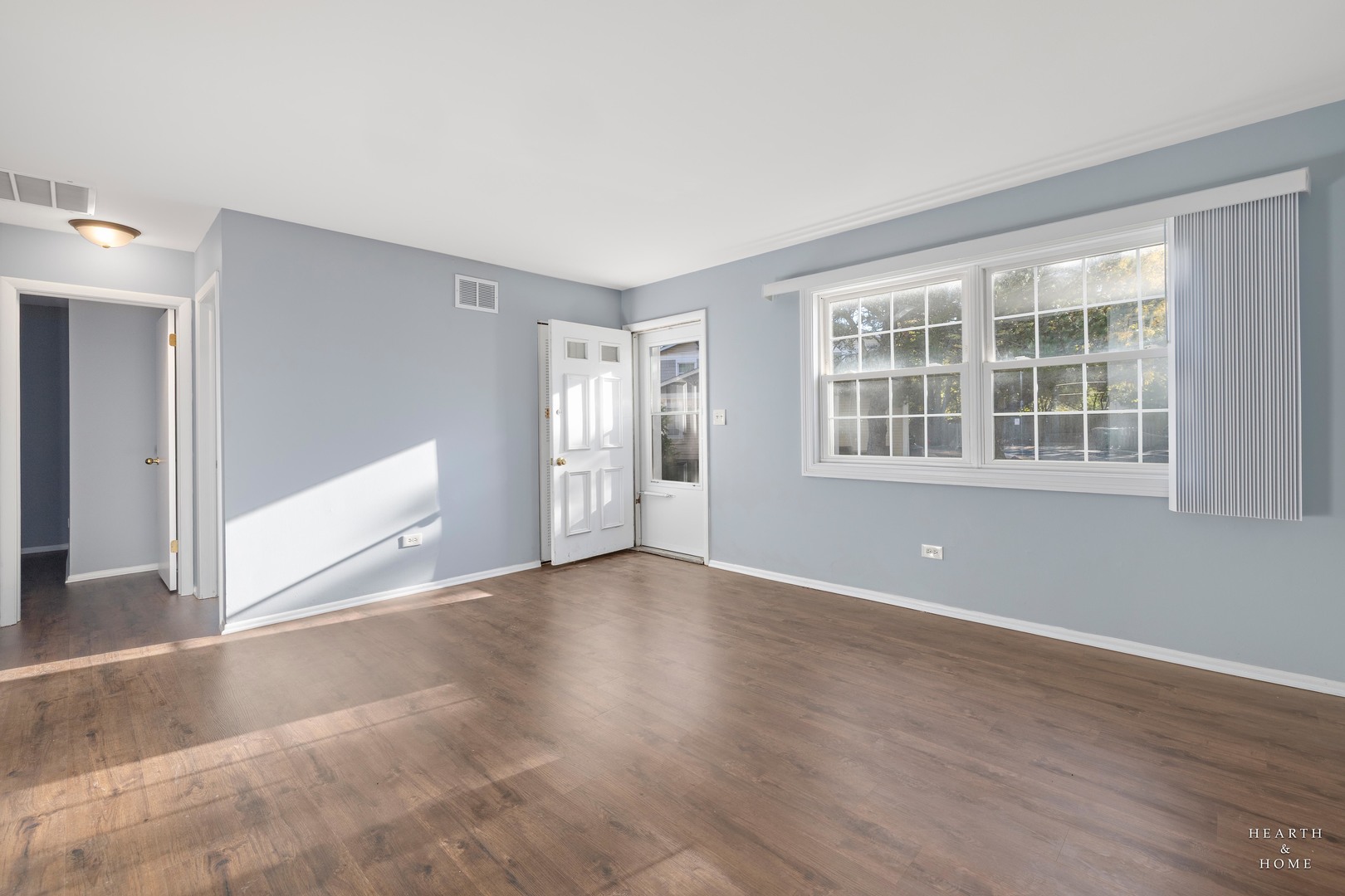 1208 Quincy Court Wheeling, IL 60090 - Photo 4 of 16