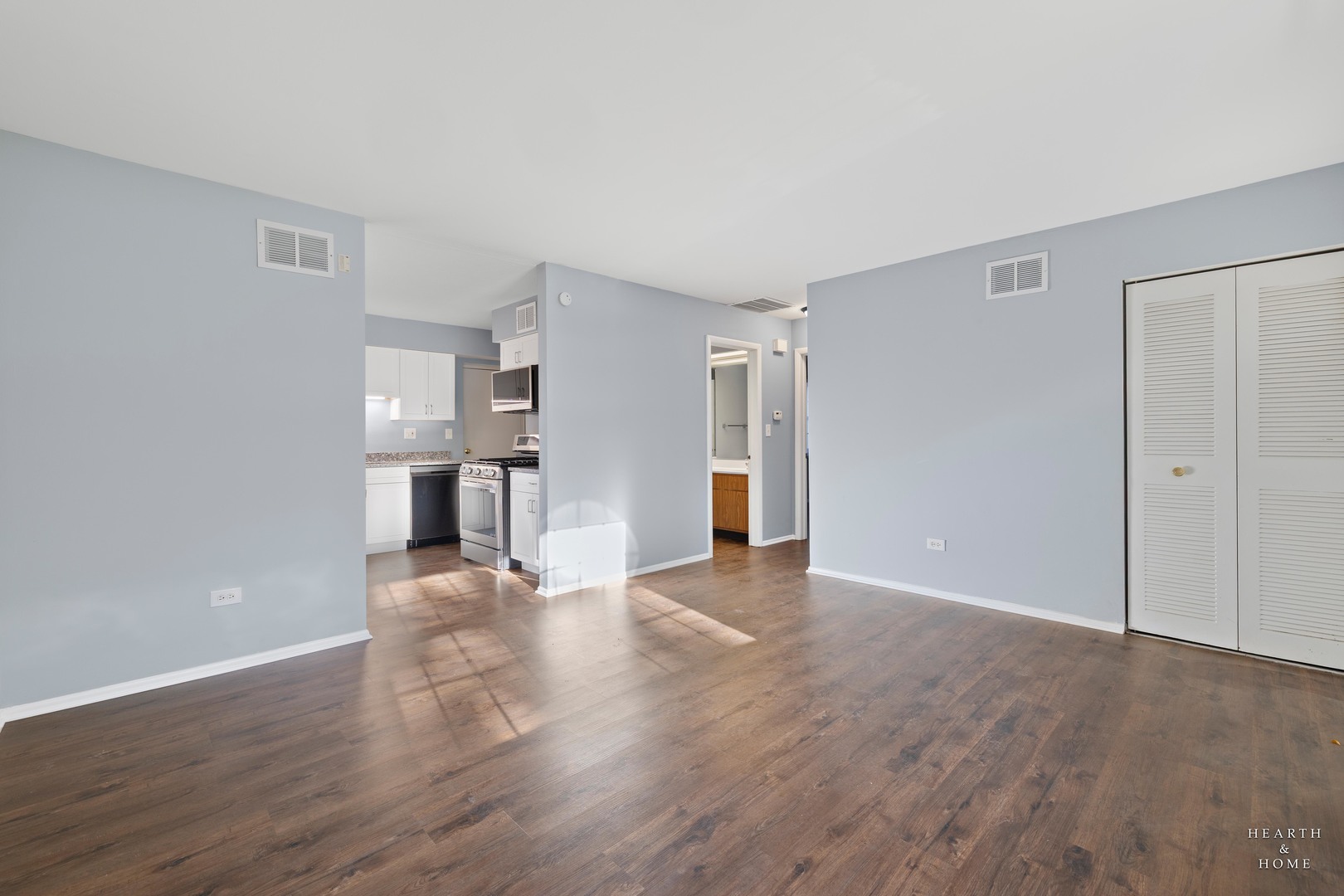 1208 Quincy Court Wheeling, IL 60090 - Photo 6 of 16