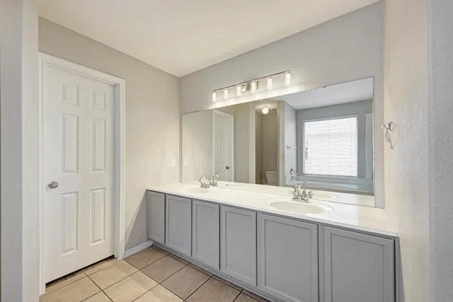 a view of an empty room with a ceiling fan