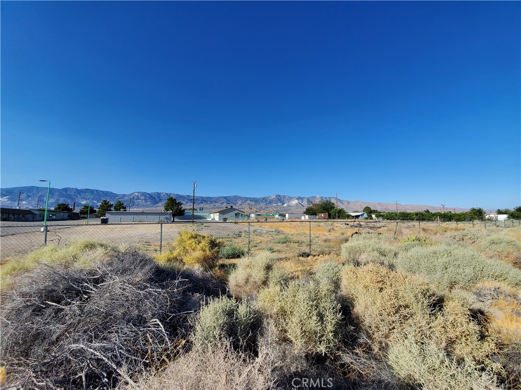 10600 Oracle Road Lucerne Valley, CA 92356 - Photo 5 of 7 a view of lake and mountain