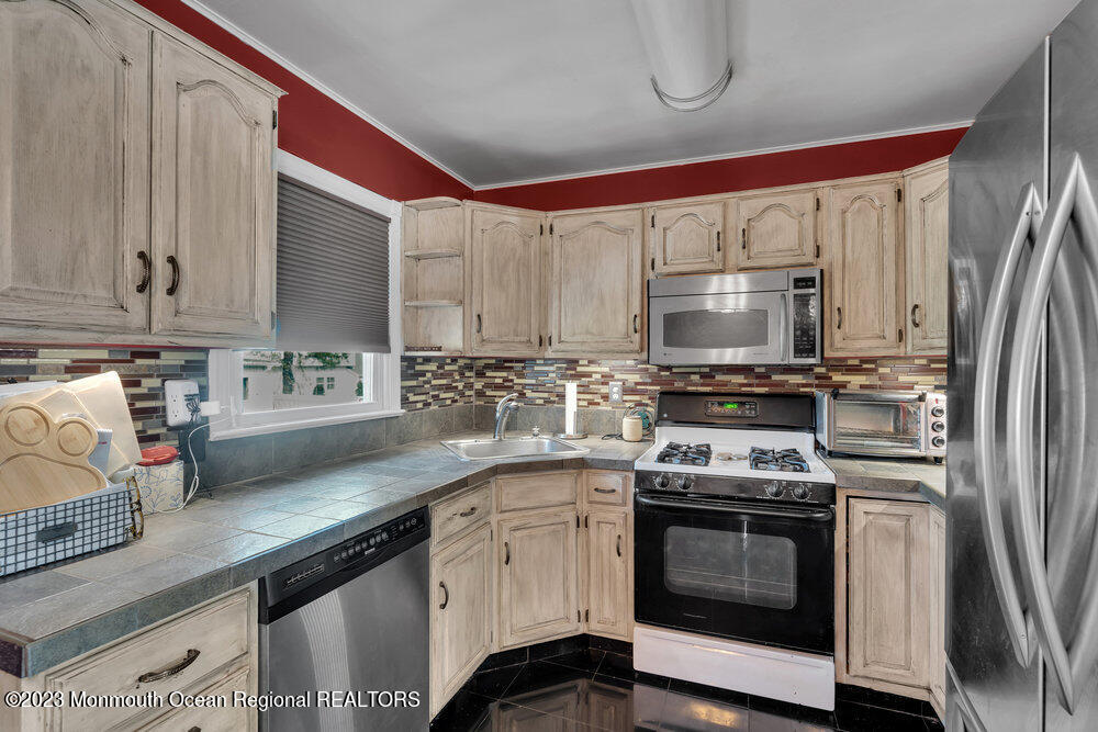 513 Crestview Terrace Point Pleasant, NJ 08742 - Photo 7 of 23 513 Crestview Ter Point Pleasant, NJ