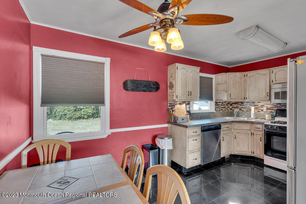 513 Crestview Terrace Point Pleasant, NJ 08742 - Photo 10 of 23 513 Crestview Ter Point Pleasant, NJ